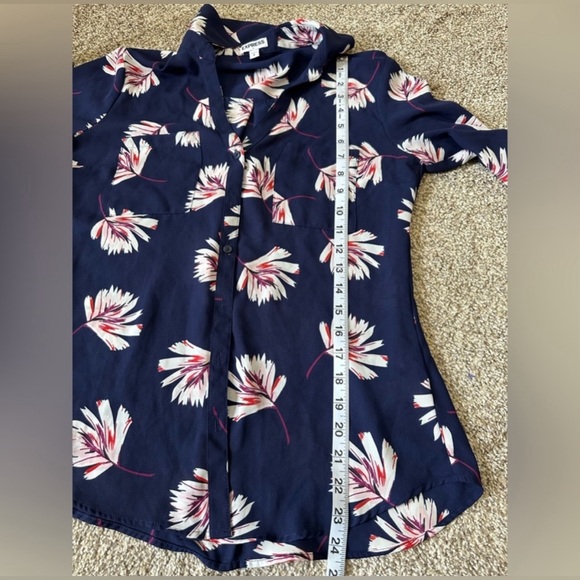 Express women’s blouse v neck button lightweight navy floral professional top S - Picture 4 of 7